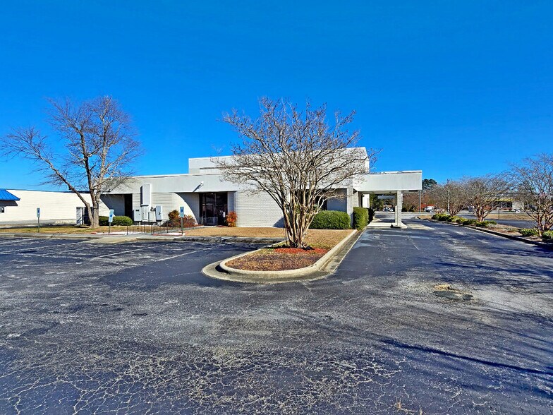 More Photos Of 1208 E Main St, Havelock Office For Sale