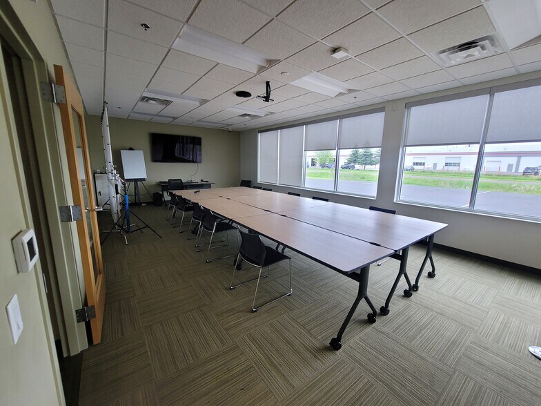 More Photos Of 3131 Halvor Ln, Superior Light Distribution For Lease