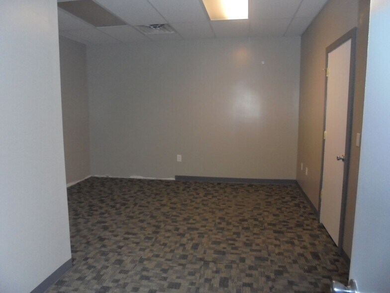 More Photos Of 100-230 Uinta Dr, Green River Storefront For Lease