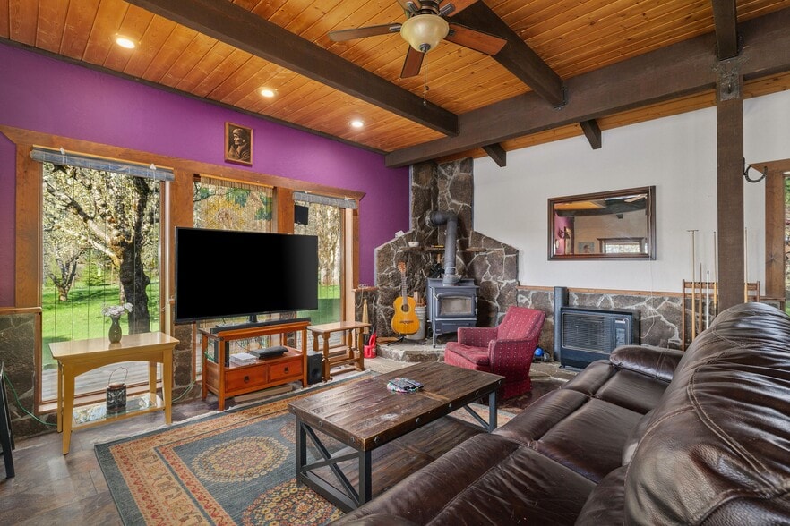 More Photos Of 3305 Dick George Rd, Cave Junction Hospitality For Sale