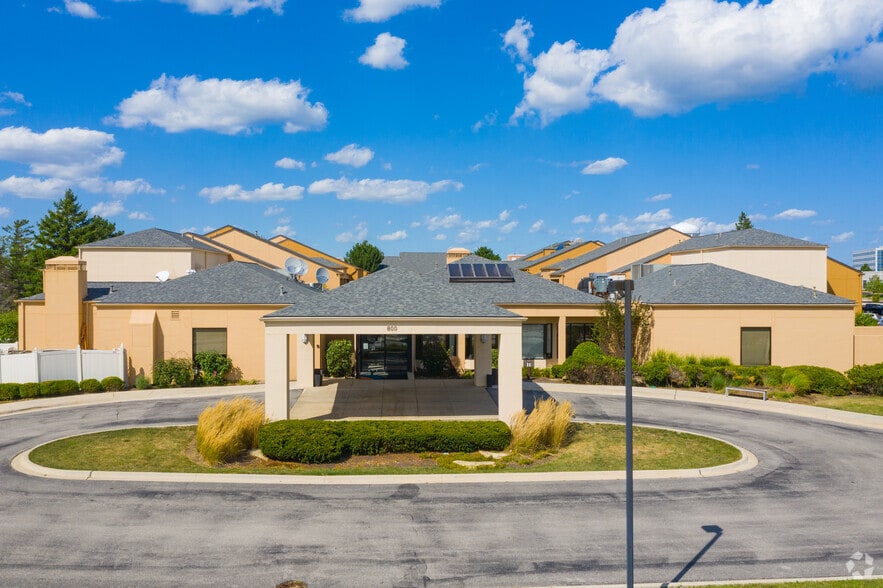 More Photos Of 800 Lake Cook Rd, Deerfield Hotel For Sale