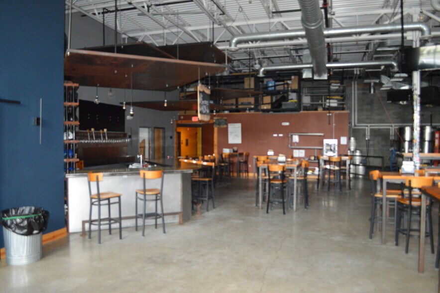 More Photos Of 52021-52045 Van Dyke Ave, Shelby Township Storefront Retail Office For Lease