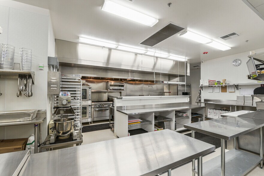 More Photos Of 208 S Green St, Sonora Restaurant For Sale