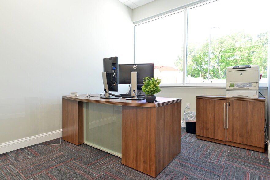 More Photos Of 1706 Smizer Station Rd, Saint Louis Office For Sale