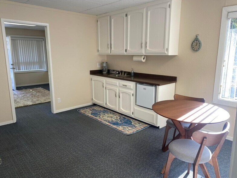 More Photos Of 2750 G St, Merced Office For Lease