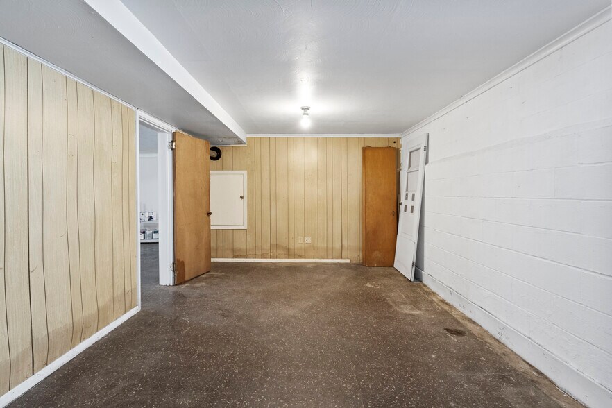 More Photos Of 2900 E Henrietta Rd, Henrietta Office For Sale