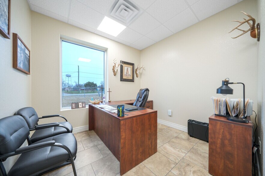 More Photos Of 200 N Yule Ave, Charlotte Office For Sale