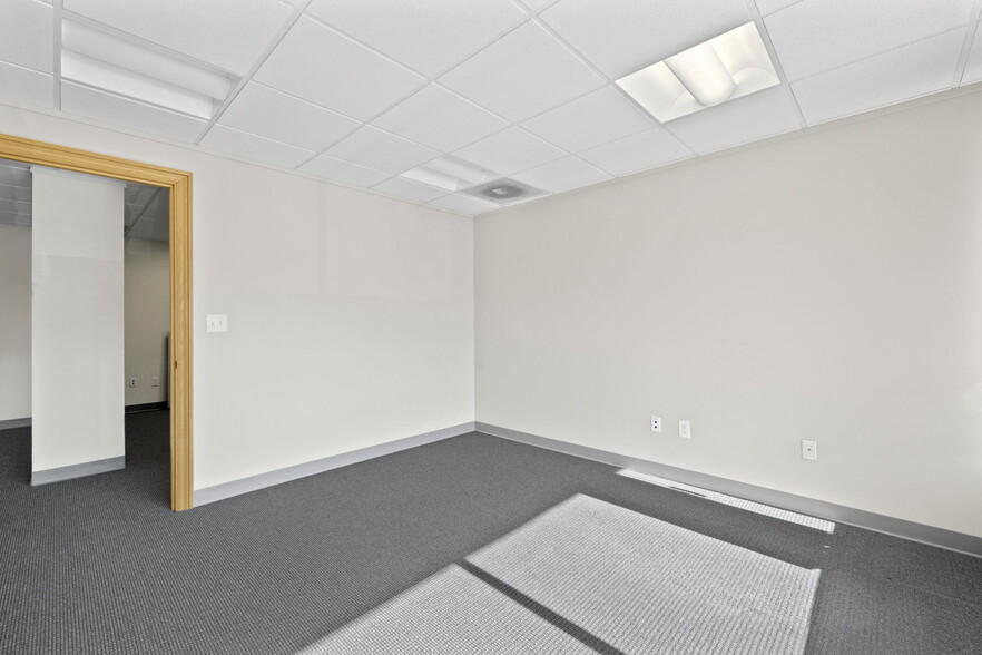 More Photos Of 264 N Broadway, Salem Freestanding For Sale