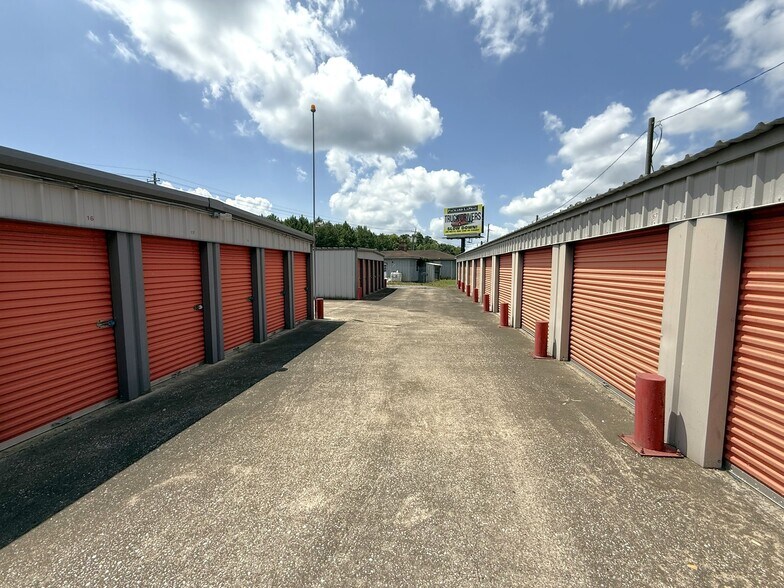 More Photos Of 4497 Main St, Vidor Self Storage For Sale