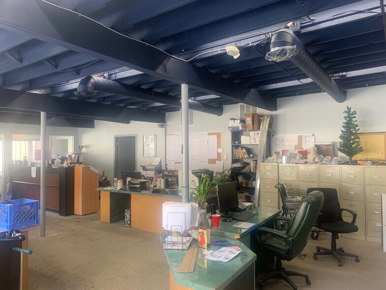 More Photos Of 1704 E Highland Rd, Highland Warehouse For Sale