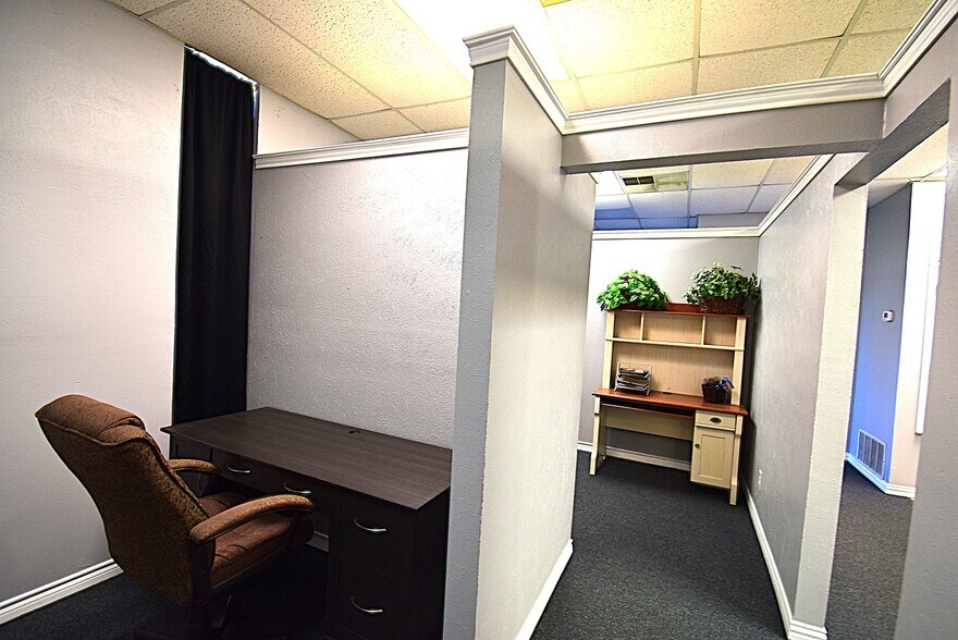 More Photos Of 1001 E Cedar Creek Pky, Seven Points Office For Sale