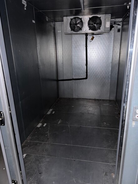 More Photos Of 855 S Broadway, Wind Gap General Retail For Lease