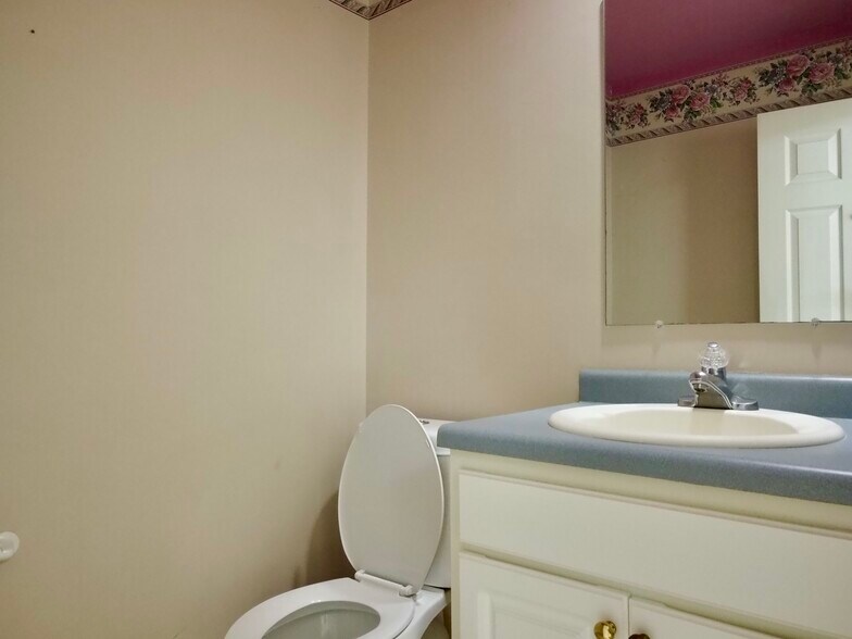 More Photos Of 3218 Mill St, Covington Medical For Sale