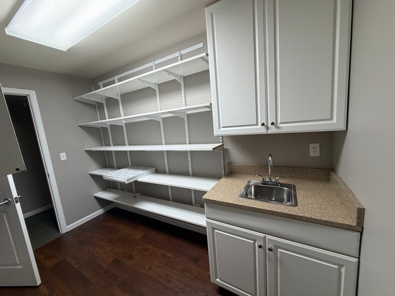 More Photos Of 4211 E Third St, Bloomington Office For Lease