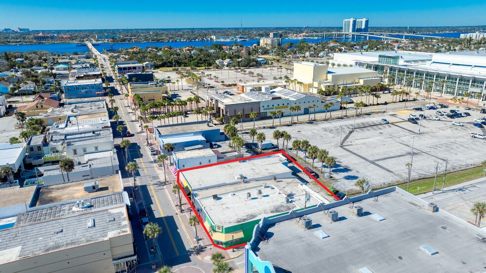 More Photos Of 815-823 Main St Beach, Daytona Beach General Retail For Sale