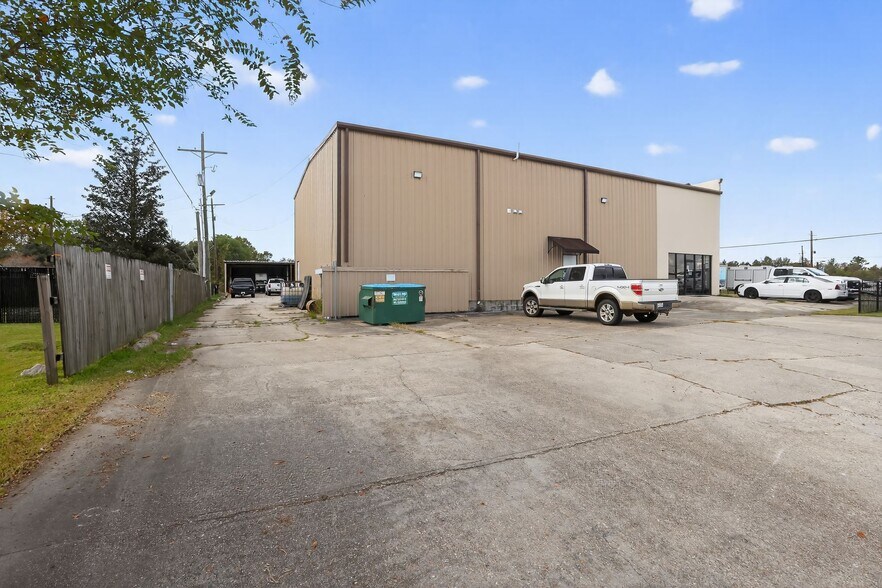 More Photos Of 15590 Florida Blvd, Baton Rouge Showroom For Sale