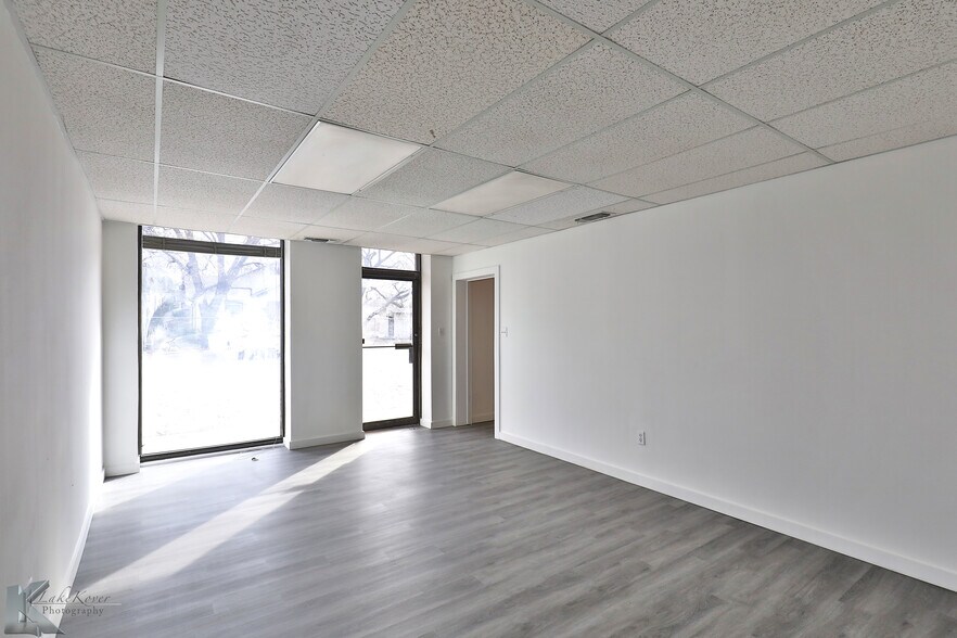 More Photos Of 411 E South 11th St, Abilene Warehouse For Lease