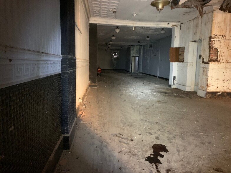 More Photos Of 918 S Broadway, Camden Storefront For Sale