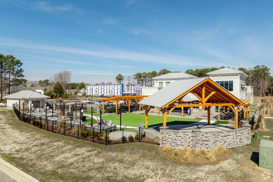 More Photos Of 5941 Harbour View Blvd, Suffolk Freestanding For Lease