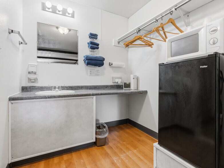 More Photos Of 16154 US 63 Hwy, Hayward Hotel For Sale