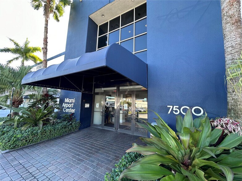 More Photos Of 7500 NW 25th St, Miami Refrigeration Cold Storage For Sale