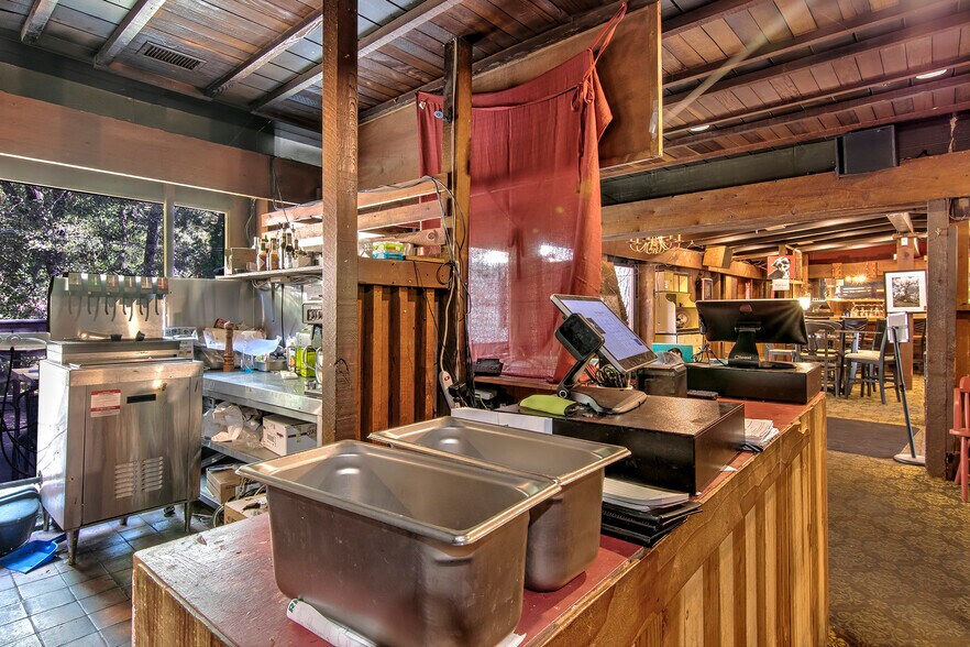 More Photos Of 54905 N Circle Dr, Idyllwild-Pine Cove Restaurant For Lease