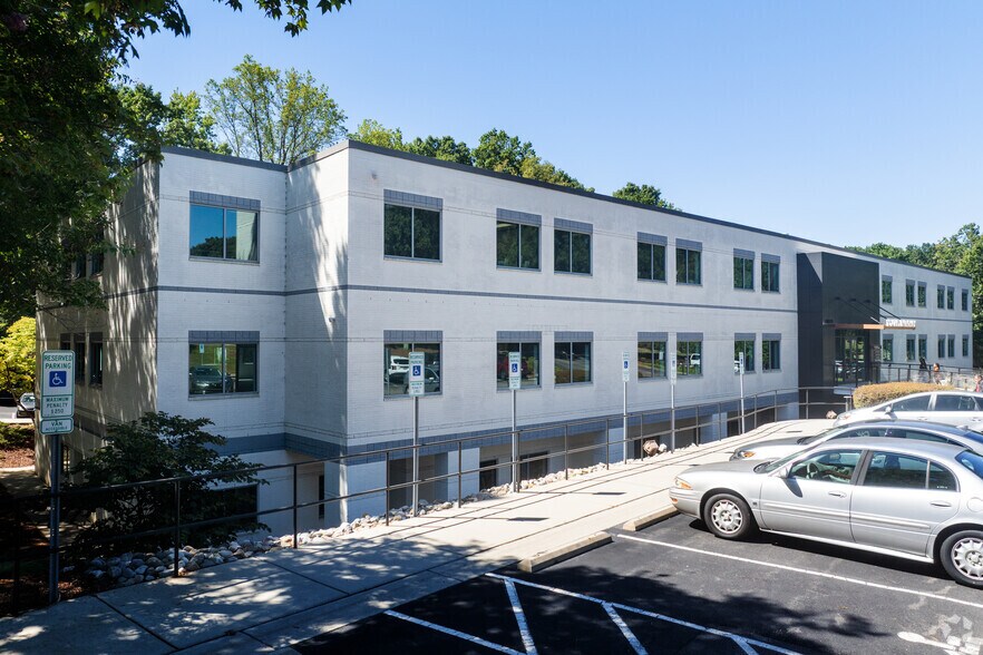 More Photos Of 101 SW Cary Pky, Cary Medical For Lease