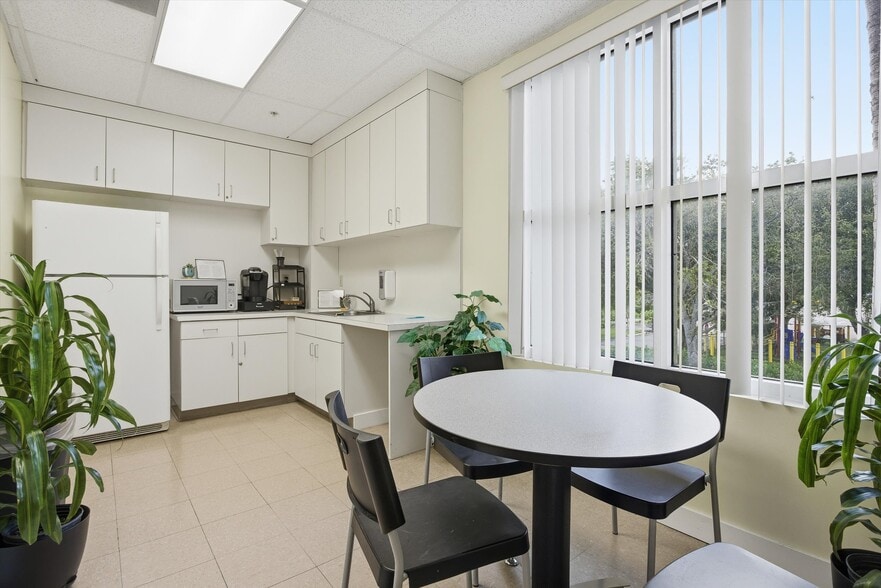 More Photos Of 8527 Pines Blvd, Pembroke Pines Office For Sale
