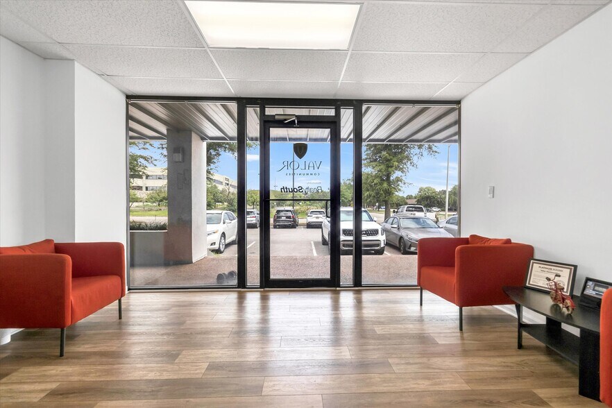 More Photos Of 1555 The Boardwalk, Huntsville Office For Lease