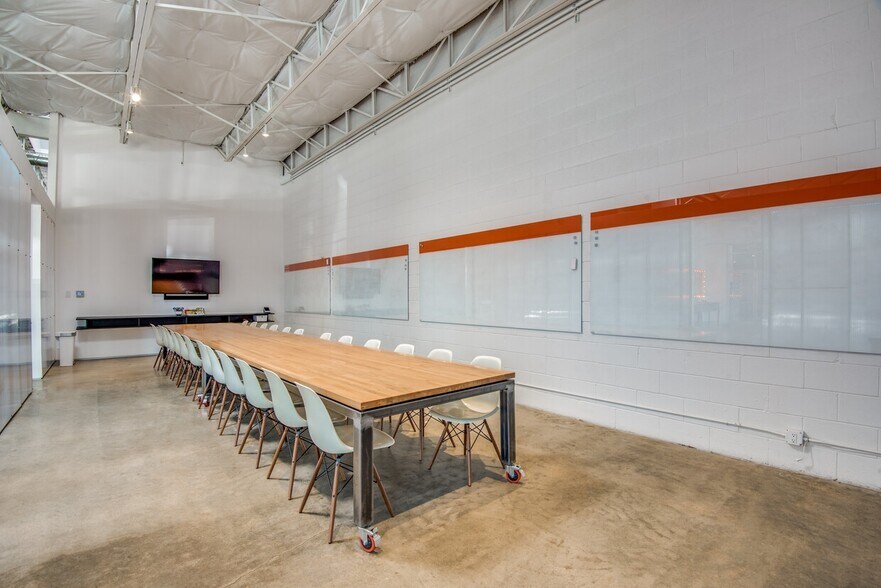 More Photos Of 4827-4841 Memphis St, Dallas Office For Sale