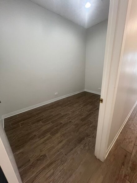 More Photos Of 6040-6080 159th St, Oak Forest General Retail For Lease