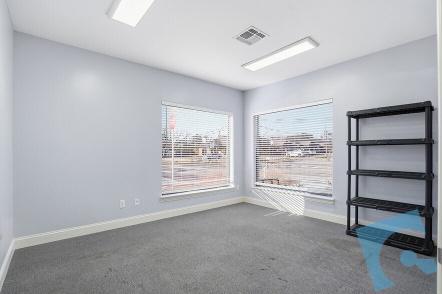 More Photos Of 189 Elm St, Lewisville Office For Sale