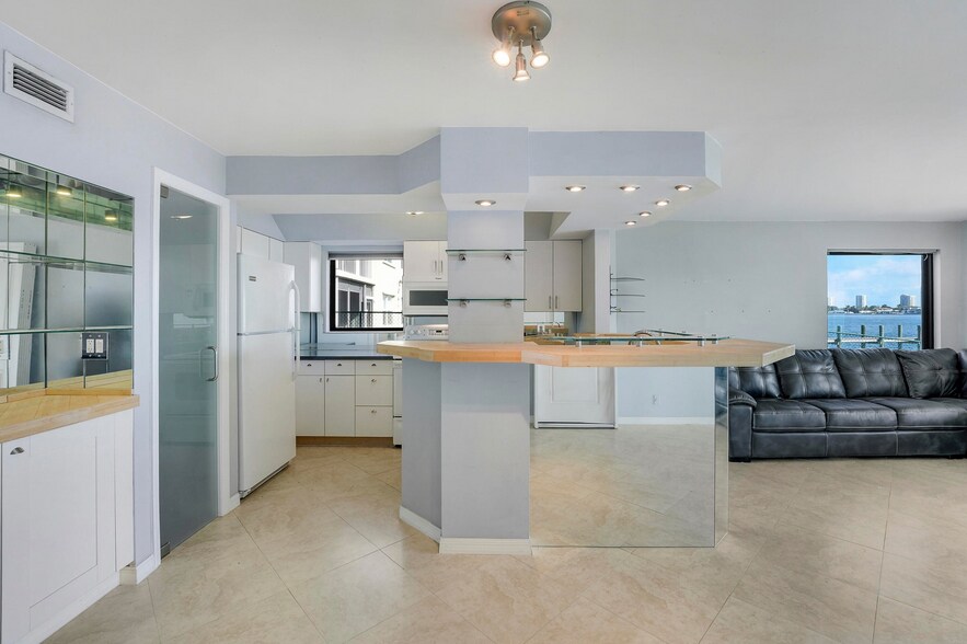 More Photos Of 360 Wilma Cir, Riviera Beach Multifamily For Sale