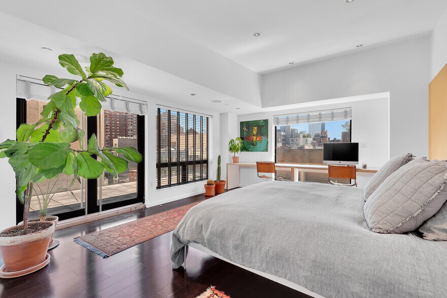 More Photos Of 334 Grand St, New York Apartments For Lease