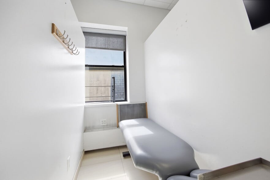 More Photos Of 139 Centre St, New York Medical For Sale