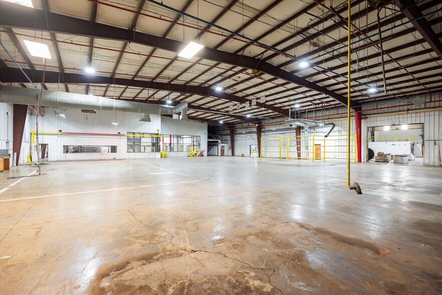 More Photos Of 221 Fabritek Dr, Columbus Manufacturing For Sale