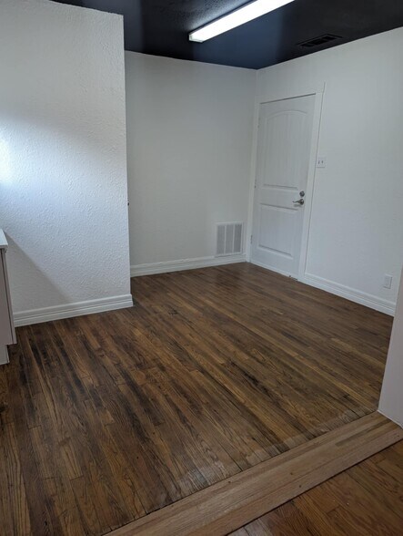 More Photos Of 429 N State Highway 342, Red Oak Office For Sale