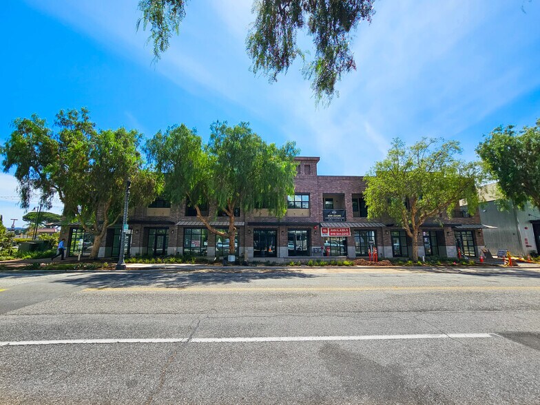 More Photos Of 80-250 E High St, Moorpark Restaurant For Lease
