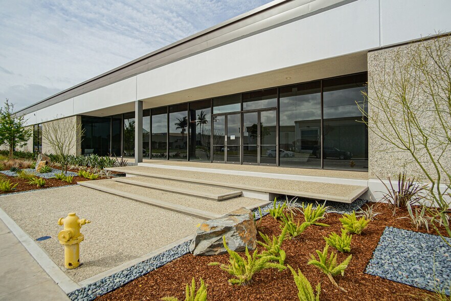 More Photos Of 24215-24225 Garnier St, Torrance Warehouse For Lease