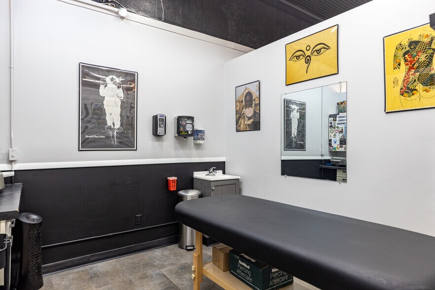 More Photos Of 578 N Main St, Oshkosh Storefront Retail Residential For Sale