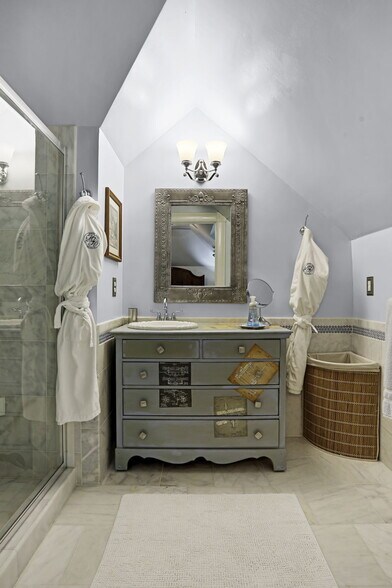 More Photos Of 504 W 5th St, Washington Hospitality For Sale