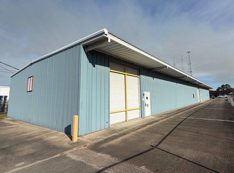 More Photos Of 706 Anchors St NW, Fort Walton Beach Warehouse For Lease