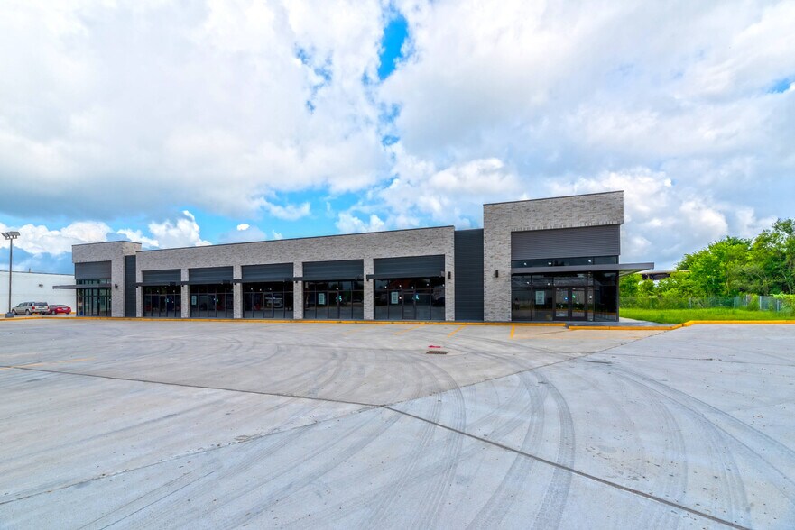 More Photos Of 7241 Lawndale St, Houston Storefront For Lease