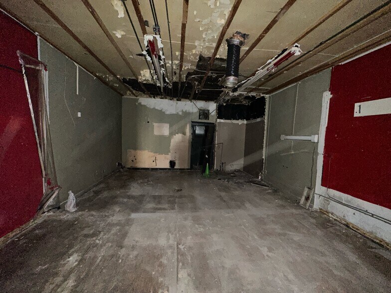 More Photos Of 1137 W Garfield Blvd, Chicago Storefront Retail Residential For Sale