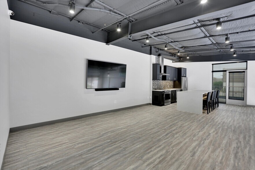 More Photos Of 6767 All Stars Ave, Frisco Showroom For Sale