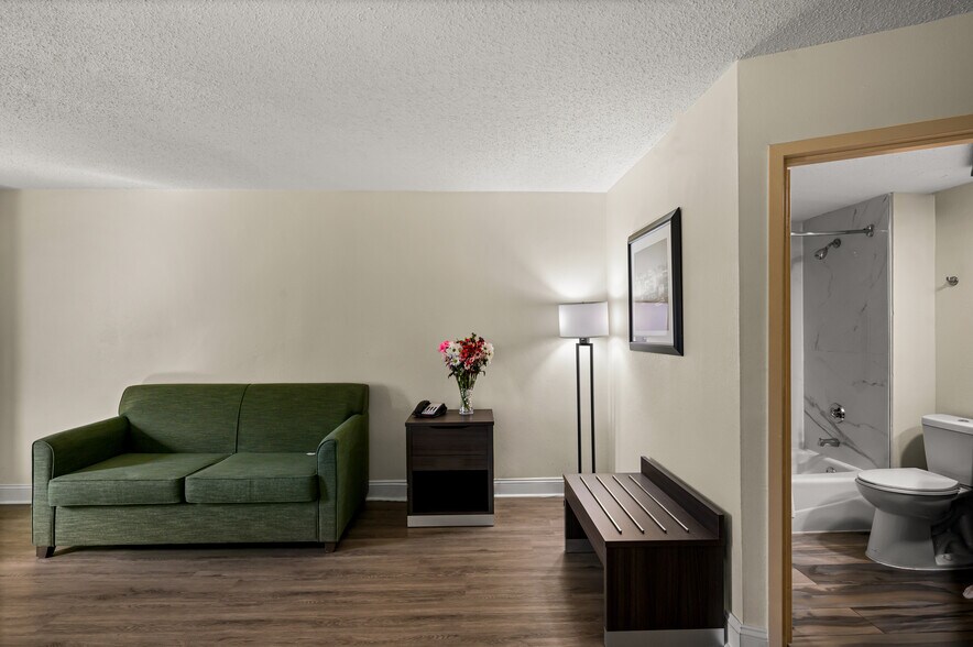 More Photos Of 500 W 29th St, North Little Rock Hotel For Sale