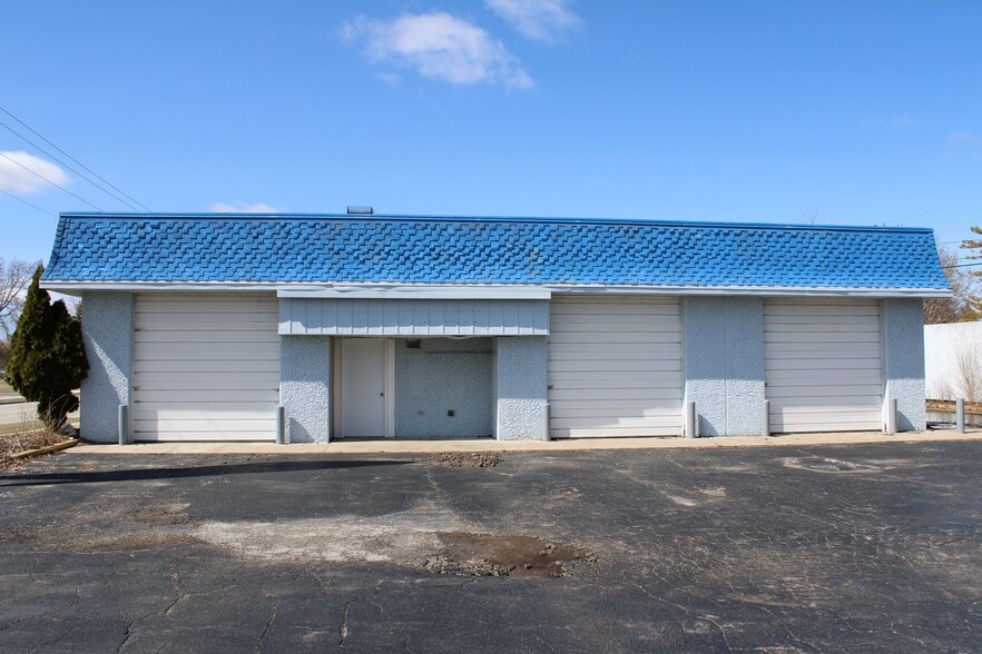 More Photos Of 463 Fond du Lac Ave, Fond Du Lac Auto Repair For Lease