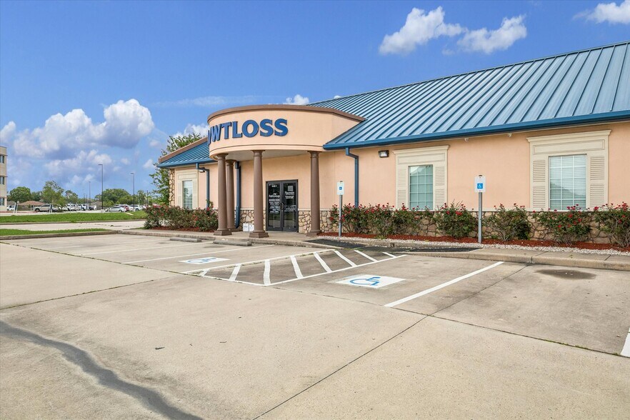 More Photos Of 5119 Fairmont Pky, Pasadena Medical For Lease