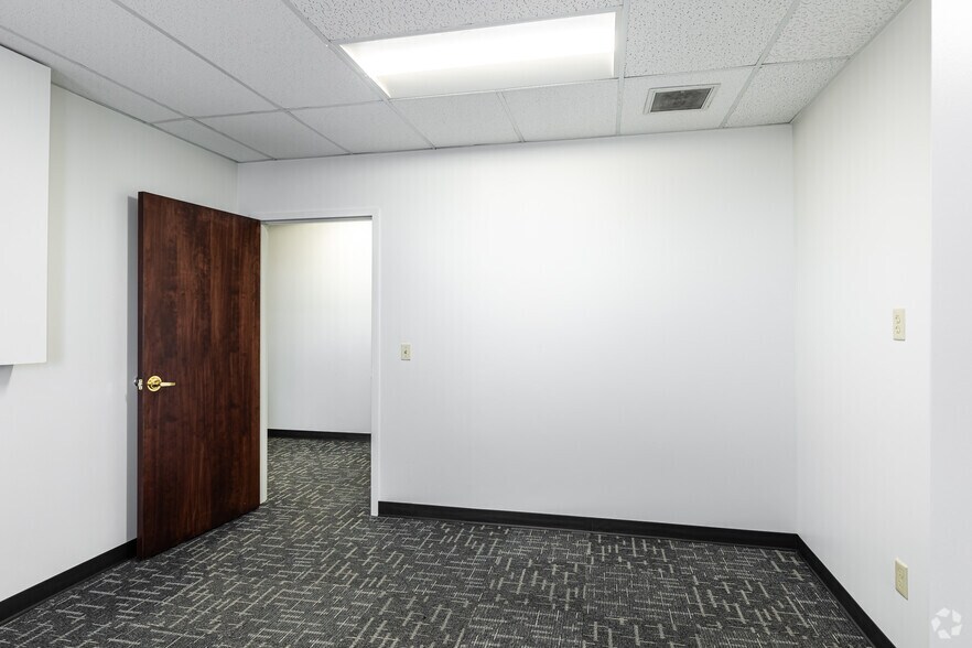 More Photos Of 4240 Blue Ridge Blvd, Kansas City Coworking Space