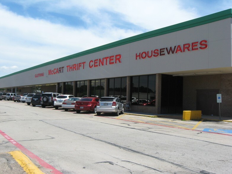 More Photos Of 5203 McCart Ave, Fort Worth Storefront For Lease